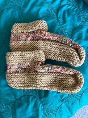 Hand-Knit Beige Slipper Socks with Multicolor Accent